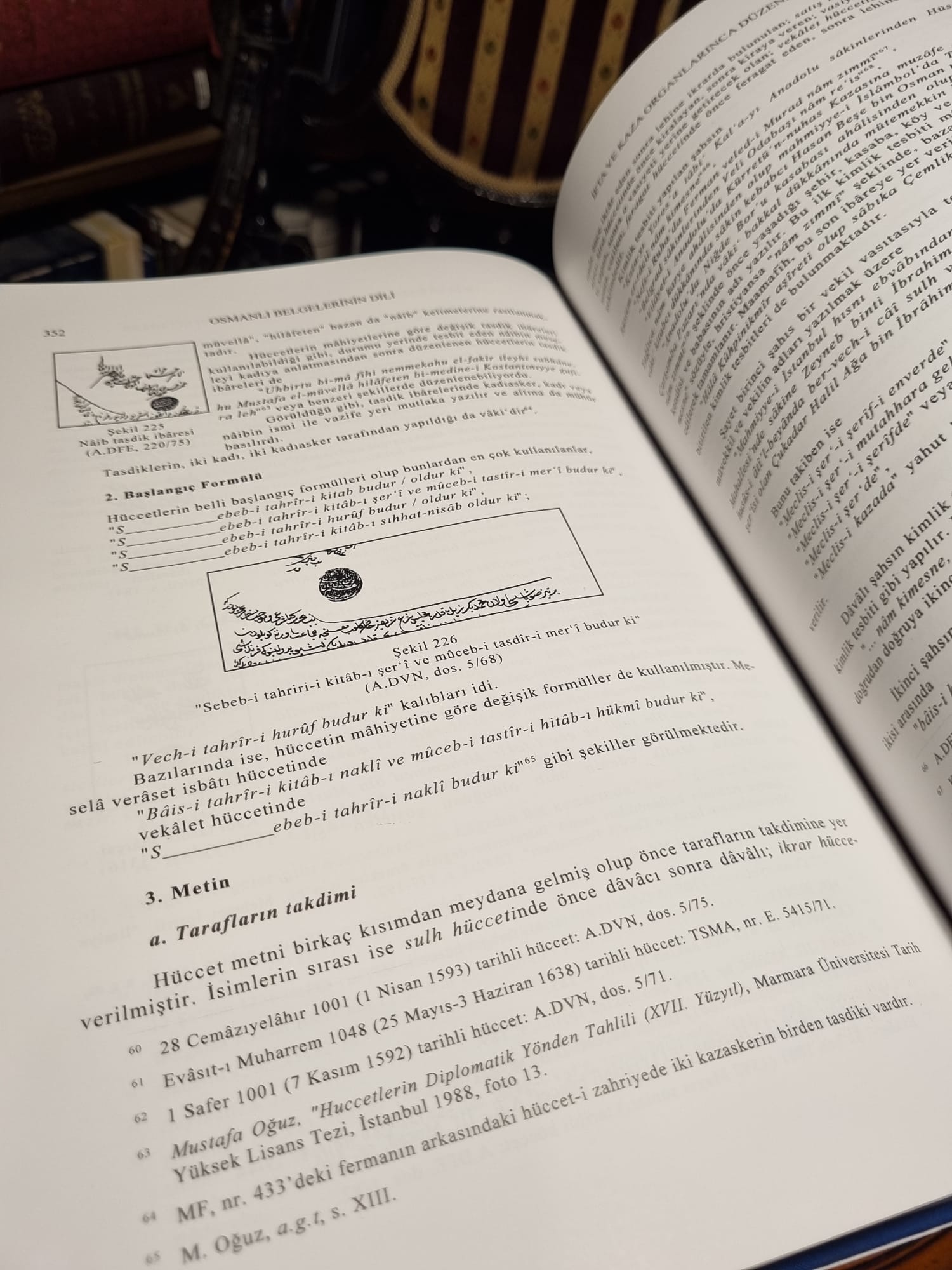 Osmanlı Belgelerinin Dili/ Mübahat S. Kütükoğlu